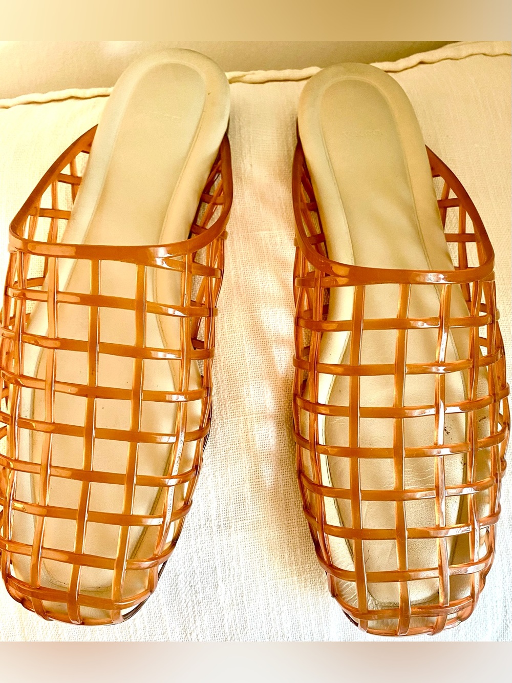 Vince Barcelona Jelly Caged Mule in Dark Amber, Size 11M,